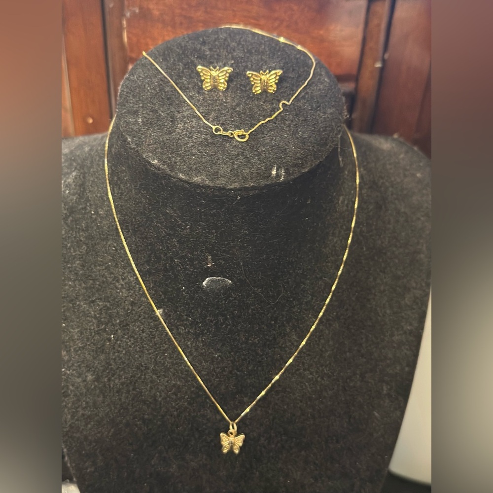 Gold Butterfly Jewelry.chain is real gold not plated 14k stamp..bet 22-24 inch..